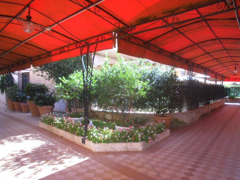 Lovely Little Apartment In Via Aurelia Roma Exterior foto
